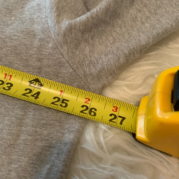 Disney adorable “Minnie” long sleeve pullover. - Picture 8 of 9